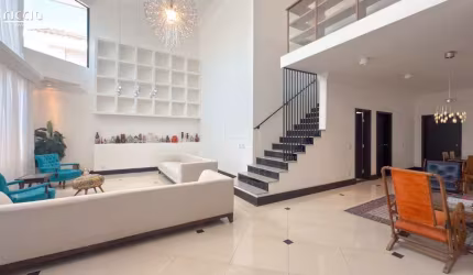 Sobrado à venda em SJC - 350 m² útil, 5 SUÍTES (Duas no térreo) CONDOMÍNIO COLINAS São José dos Campos - Valor: R$ 3.100.000