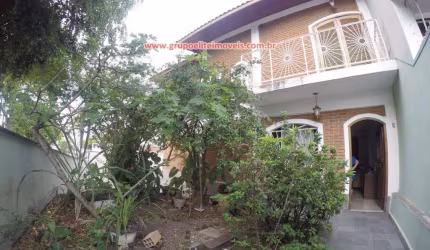 Sobrado com 3 dormitórios e opção de habite-se Comercial no Jardim Bela Vista em São José dos Campos