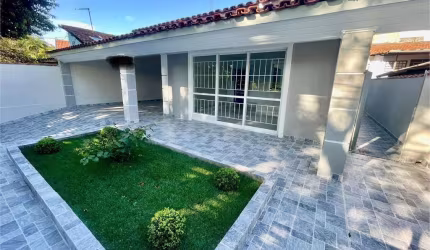 Casa reformada terrea no Jardim Satélite