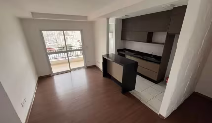 Apto com 2 dormitórios/ andar alto/ desocupado