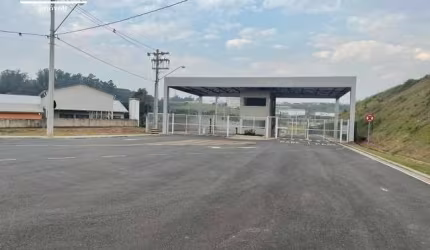 Terreno de 680m2 plano no Condomínio Industrial Multiplus