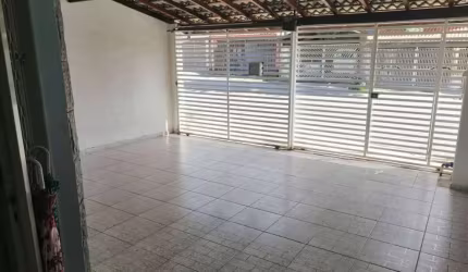Sobrado no Bosque dos Ipes com 04 dormitórios