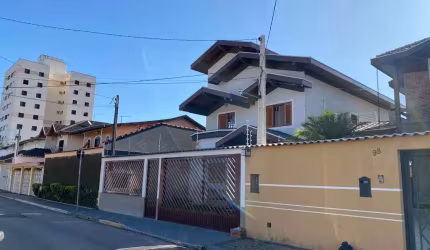 Lindo Sobrado com suíte com sacada e banheira - Edícula