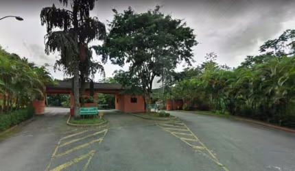 Terreno com pé na represa em condomínio fechado com 5.457m2 em Jacareí-SP