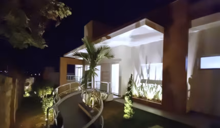 Linda Casa localizada no Condomínio Terras de Itaici. 4.600m². Quadra de tênis