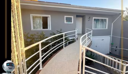 Casa com 4 quartos à venda na Rua Lídia Wosch, Santa Cândida, Curitiba, 550 m2 por R$ 990.000