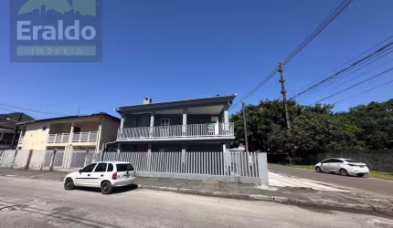 Sobrado em Bom Retiro - Matinhos, PR