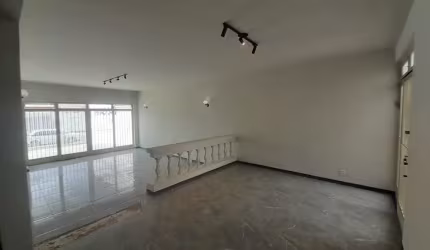 Excelente imóvel comercial , 8 salas amplas  , localização privilegiada.