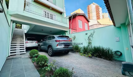 Sobrado com 4 suítes, localizado em rua super tranquila no coração da Vila Ipojuca!
