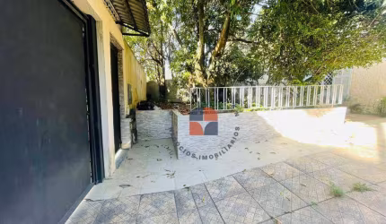 Casa térrea super bem localizada com 480m2 de terreno | 230m2 de área construída.