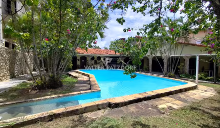 Casa Exclusiva à Venda - Localização Privilegiada Próxima à Praia