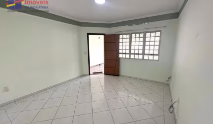 Casa á Venda com 03 dormitórios (sendo 01 suíte) em ótima localização, imóvel de uso misto, próximo ao centro e a vários comercios