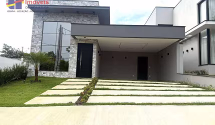 Casa Térrea em Condomínio Fechado, Alto Padrão, 03 suítes, área gourmet, piscina.