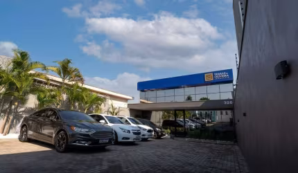 Descubra o seu Refúgio Empresarial: Sobrado Comercial Impecável com Localização Privilegiada e Estrutura Moderna