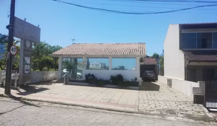 Sala comercial para locação em excelente ponto no Bairro Ferraz em  Garopaba
