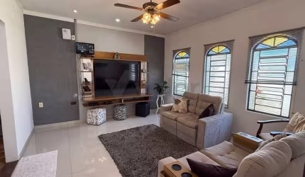 Casa com 3 quartos à venda na Rua Vicente Celestino, 823, Jardim Antonio Von Zuben, Campinas, 183 m2 por R$ 649.000