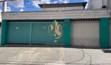 Espaço Comercial na Vila Mariana: Casa com 5 Quartos, 3 Salas e 4 Banheiros, Próximo ao Metrô Santa Cruz