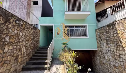 Casa para locação no Sítio da Figueira - 3 quartos, 1 suíte, 2 salas, 3 banheiros, 6 vagas de garagem. Venha conferir!