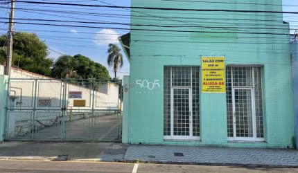 Imóvel comercial para locação no Bairro Centro, imóvel totalmente térreo com 200m² de área construída