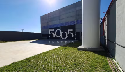 Galpão comercial para locação, com 1.462m² de área construída.