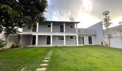 Casa disponível para locação no Bairro Brasil em Itu, com 266m² de construção e 595m² de terreno.