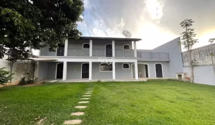 Casa disponível para locação no Bairro Brasil em Itu, com 266m² de construção e 595m² de terreno.