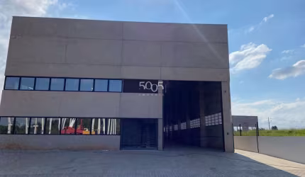 Galpão industrial novo  para locação, com 749m² de área construída e 1.000m² de área total.