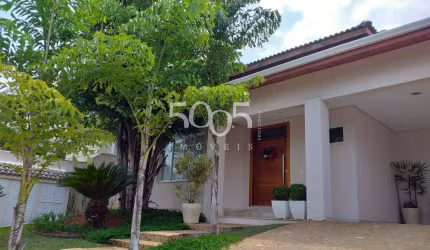 Excelente imóvel disponível para locação no Jardim Theodora de 300 m2 construídos e 600 m2 de terreno.