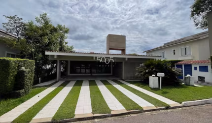 Excelente imóvel disponível para locação no Jardim Theodora de 353 m2 construídos e 600 m2 de terreno.