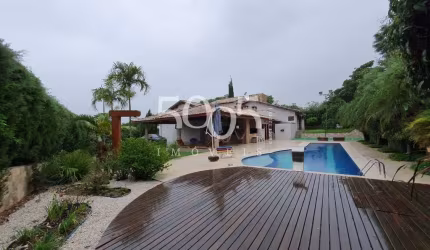 Casa para locação no condomínio Haras Paineiras em Salto com 465m² de Área construída em 1715² área total, com 4 suítes