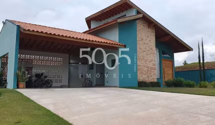 Casa Mobiliada em Condomínio Itu- SP, 3 suítes, 2 salas, 6 banheiros, 4 vagas, 360 m² - Cond. Campos de Santo Antônio II.