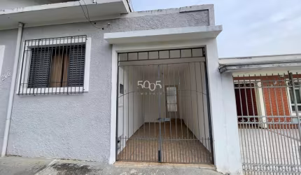 Casa disponível para locação no Bairro Padre Bento, com 50m² de área construída.