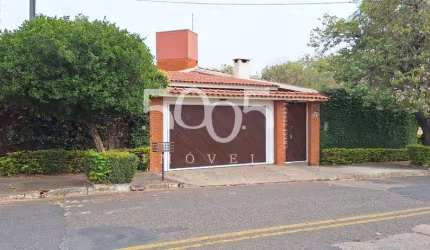 Casa à venda no bairro Jardim Faculdade com 386m² de construção e 725m² de terreno.