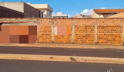 Terreno à venda, murado, plano, medindo 13 x 30, com 390 m2.