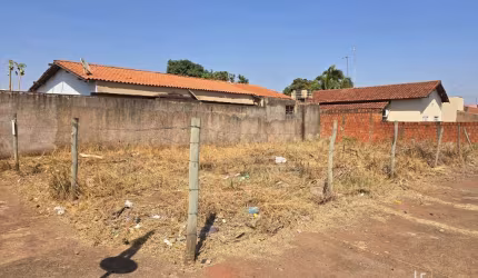 Terreno à Venda com 242 m2.
