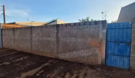Terreno à venda, murado, plano, medindo 11 x 44, com 484 m2.