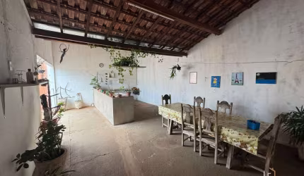 Casa 2 dormitorios + Salao