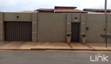 Excelente casa no bairro Celina