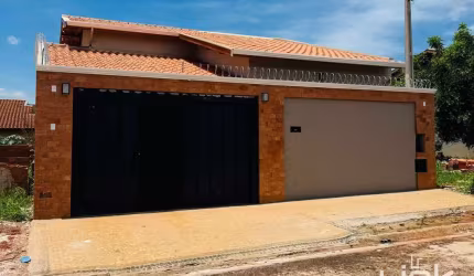 Casa Padrão à Venda