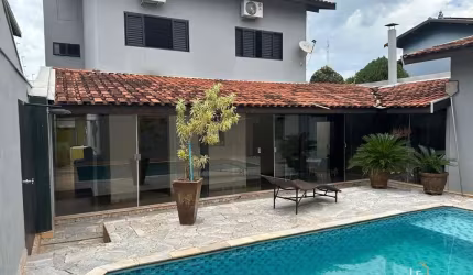 Sobrado Padrão à Venda