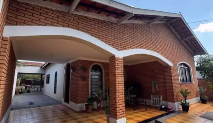 Casa à Venda no Bairro América - Barretos/SP