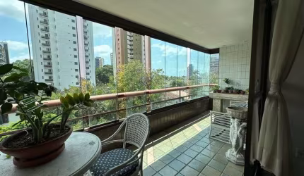 MC - EXCELENTE APARTAMENTO COM 4 QUARTOS NA MELHOR LOCALIZAÇÃO DO ESPINHEIRO