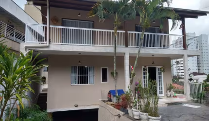 Casa comercial com 2 salas à venda no Victor Konder, Blumenau , 200 m2 por R$ 2.800.000