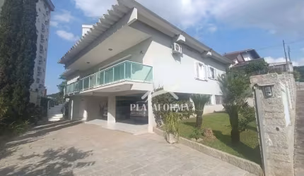 Casa com 5 quartos à venda no Velha, Blumenau  por R$ 1.590.000