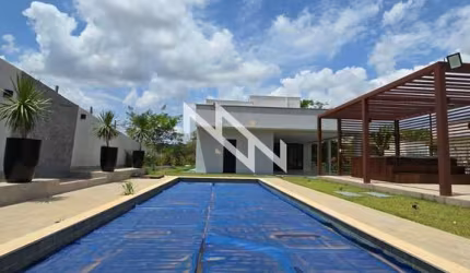 Sobrado de Alto Padrão em Hidrolândia com 5 Suítes e Piscina Moderna