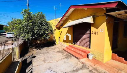 CASA COM SALÃO ESQUINA