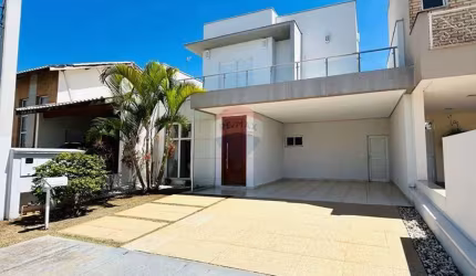 Excelente Casa no Condomínio Villagio Milano com 3 suítes, piscina  e churrasqueira