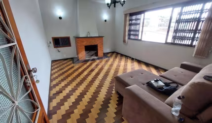Casa para Venda em Teresópolis, Várzea, 4 dormitórios, 1 suíte, 2 banheiros, 2 vagas