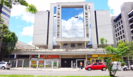 Loja com mezzanino, 270m2 prvs, por R$ 9.800,00, AO LADO do Complexo Clínico Mãe de Deus,  na Praia de Belas, em Porto Alegre/RS.