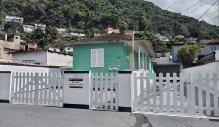 Casa com edícula 2 dorms para locação em Santos Rua Napoleão Laureano